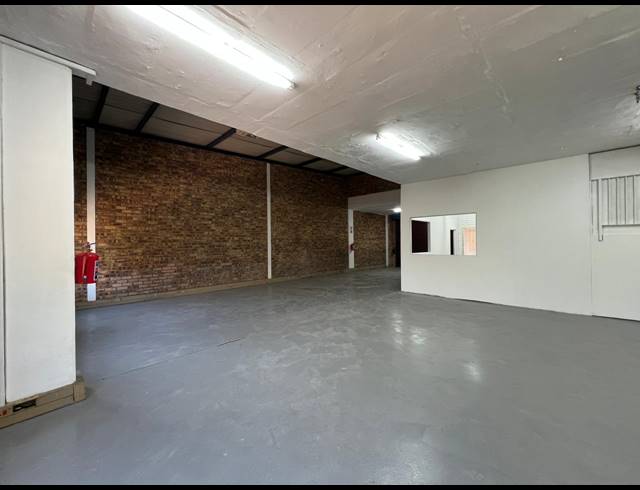 280M² WAREHOUSE TO LET IN STRIJDOMPARK